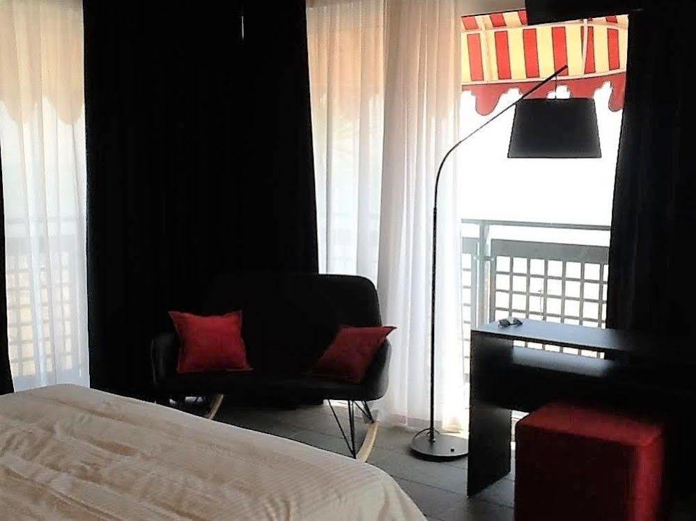 Hotel Manila リド・ディ・イエゾロ エクステリア 写真